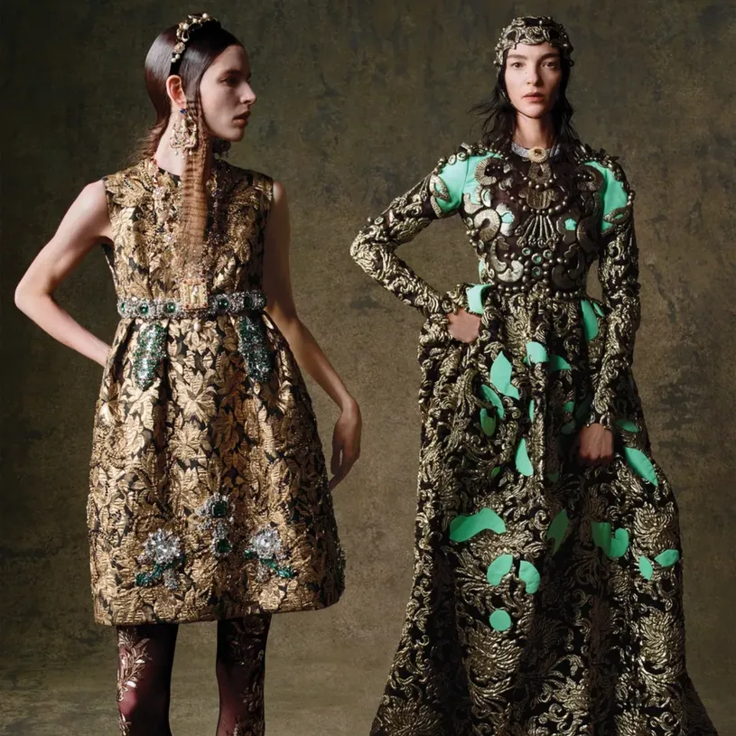 开云高端品牌集团_Kering中国精品官网：Vogue World - Milano 前瞻 - 一场展现数十年意大利时尚风华的视觉盛宴（封面配图）